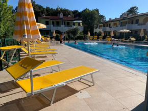 Jody Bibione, poolside apartment with garden Bibione